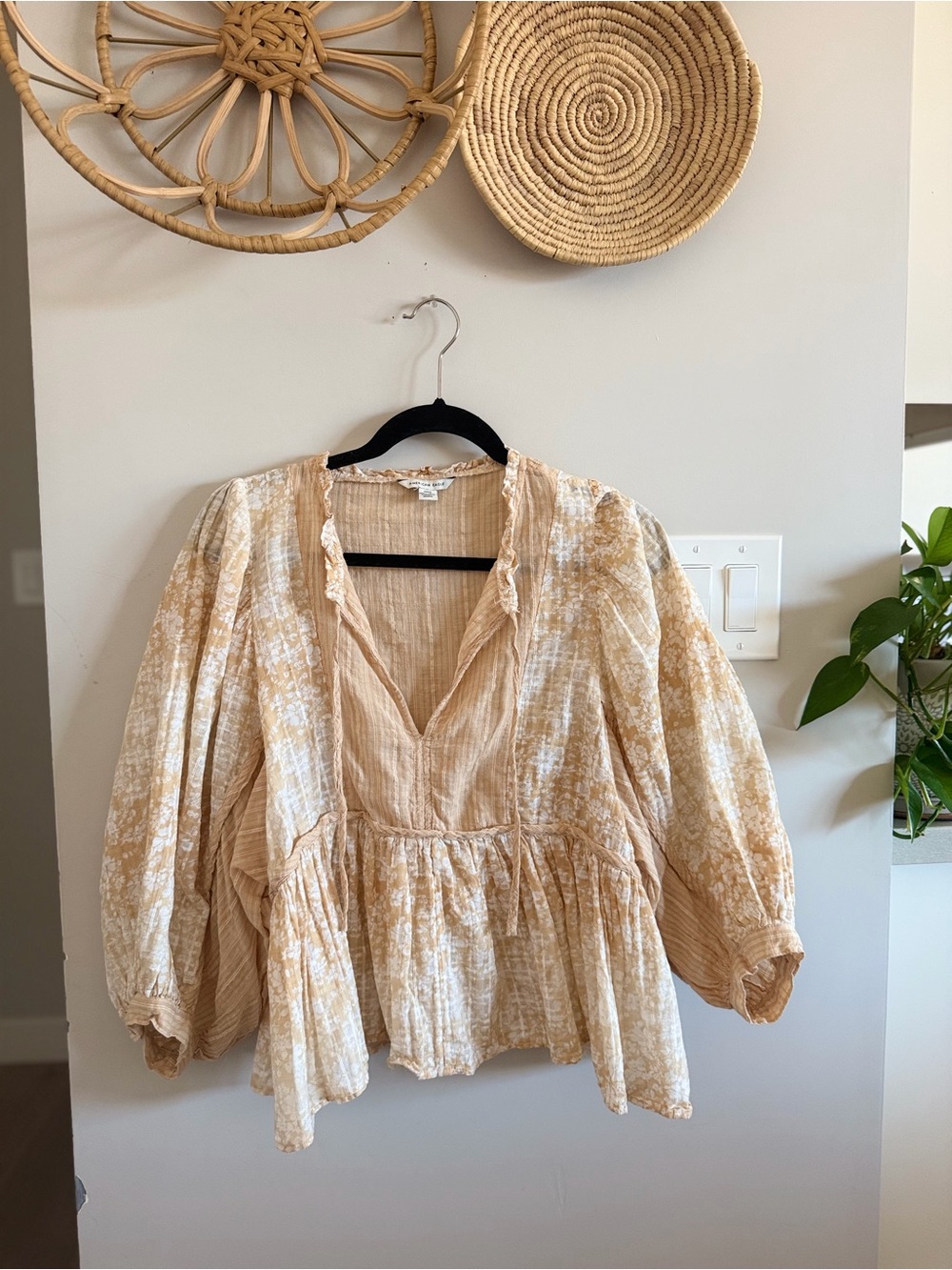 American Eagle Outfitters Cream and Tan 100% Cotton Floral Peasant Top